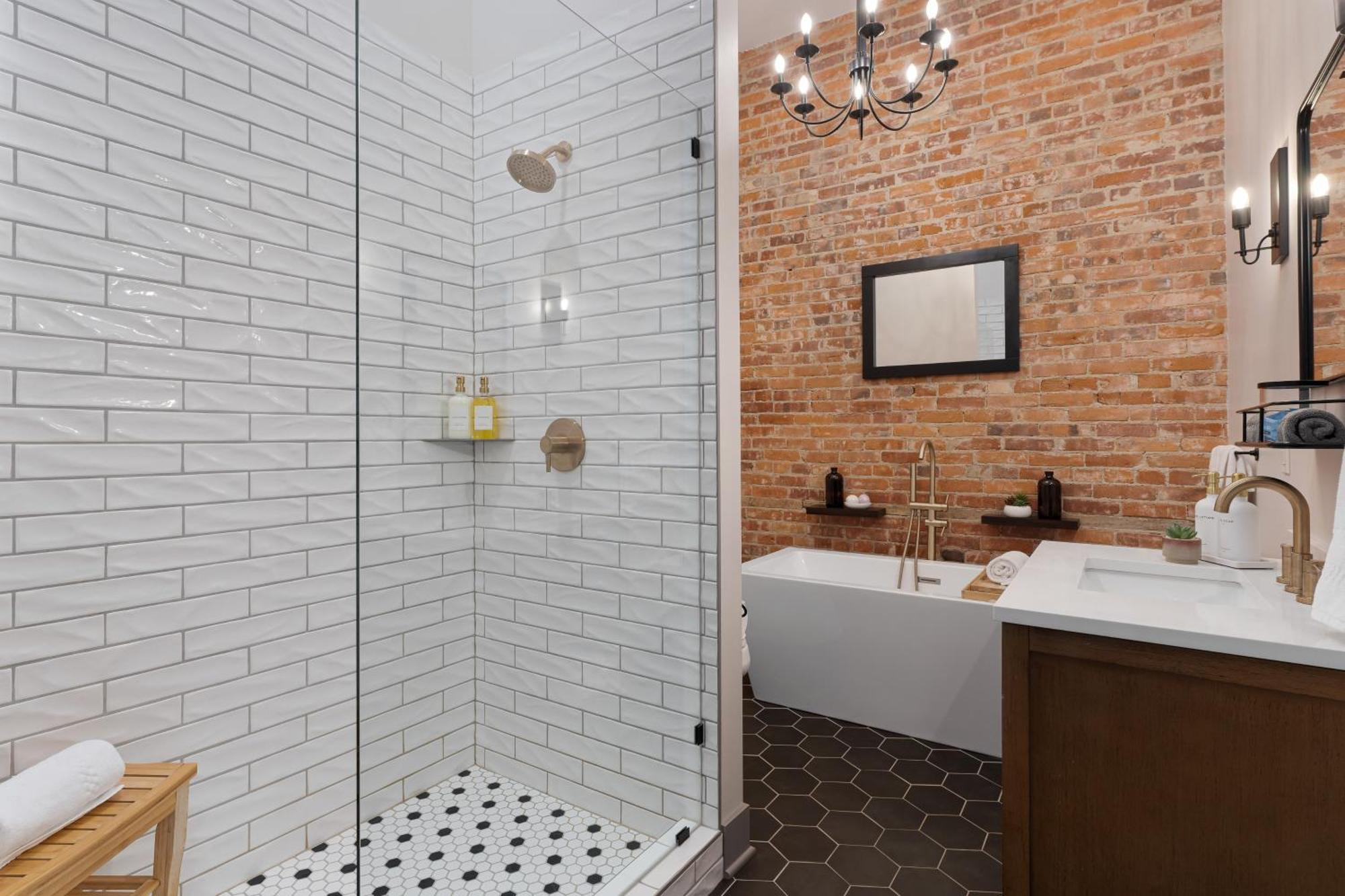 Spacious Luxury Apt In Historic Downtown - Oh Amish Country Millersburg Dış mekan fotoğraf