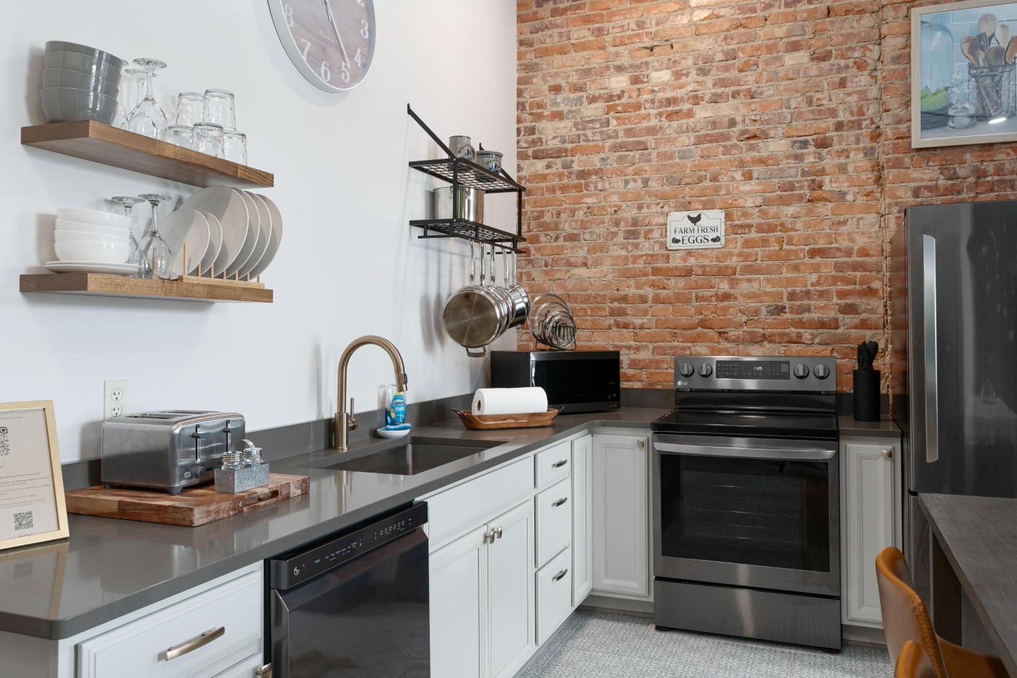 Spacious Luxury Apt In Historic Downtown - Oh Amish Country Millersburg Dış mekan fotoğraf