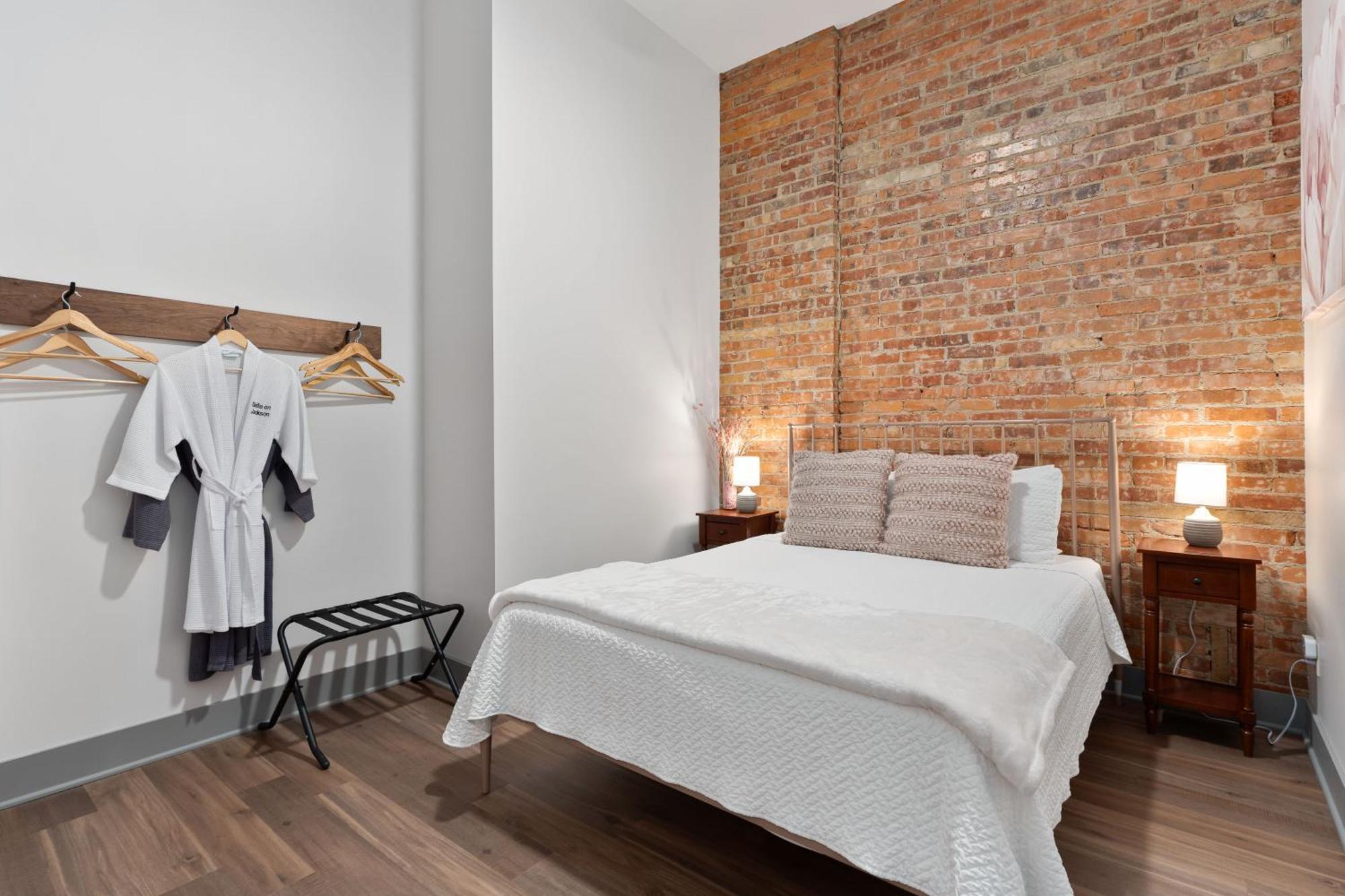 Spacious Luxury Apt In Historic Downtown - Oh Amish Country Millersburg Dış mekan fotoğraf